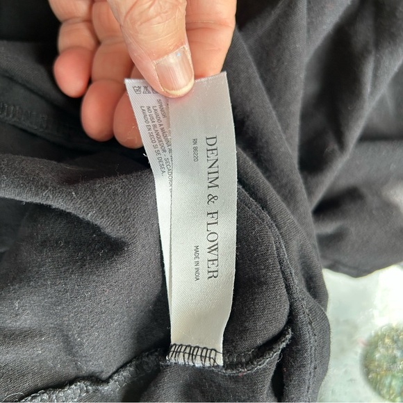 Denim & Flower LA black short sleeve. Palm trees. Size large. Beach. 100% cotton - Picture 5 of 8